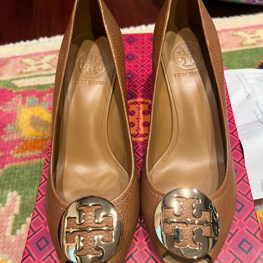 NWT Tory Burch Royal Tan Wedge Size 7